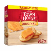 Town House Original Family Size Oven Baked Snack Crackers Perspective: Main