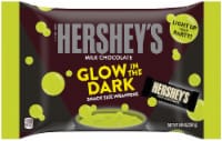 Hershey's Milk Chocolate Snack Size Halloween Candy Bars with Glow in the Dark Wrappers Perspective: Main