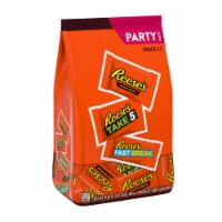REESE'S Assorted Chocolate and Peanut Butter Snack Size Candy Party Bag Perspective: Main