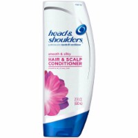 Head & Shoulders Smooth & Silky Hair & Scalp Dandruff Conditioner Perspective: Main