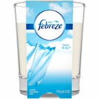 Febreze Linen and Sky Scented Candle Perspective: Main