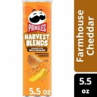 Pringles® Harvest Blends Farmhouse Cheddar Potato Crisps Chips Perspective: Main