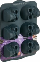 Trudeau Halloween Jumbo Skull Silicone Pan Perspective: Main