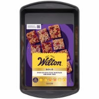 Wilton™ Gold Non-Stick Oblong Pan Perspective: Main