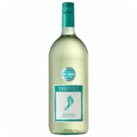 Barefoot® Moscato White Wine Perspective: Main