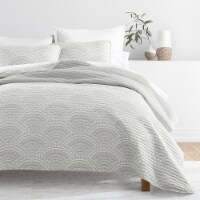 Linen Studio™ Soft Quilt Coverlet Bedding Set - Pattern/Solid Reversible Perspective: Main