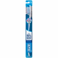 Oral-B Pro-Health Superior Clean Medium Toothbrush Perspective: Main