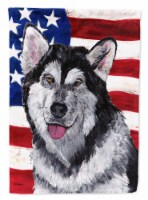 Carolines Treasures SC9497GF Alaskan Malamute USA Patriotic American Flag Garde