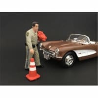 Highway Patrol Officer Collecting Cones figure for 1 isto 24 Models