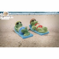 Ceramic Alligator Couple Bathing in the Sun Salt and Pepper Shakers, Home Décor, Gift for