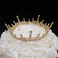 Tian Sweet 34037-GD 5.6 oz Wedding Crown Cake Topper - Gold