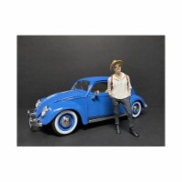 Partygoers Figurine III for 1 by 18 Scale Models