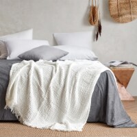 Terra é Pais - Marooned Earth Throw Blanket - Natural Off-White