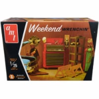 AMT AMTPP015M Skill 2 Model Kit 1-25 Scale Model Garage Accessory Set No.1 with Figurine Week