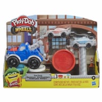 Play-Doh Wheels Tow Truck Modeling Compound Set Perspective: Main
