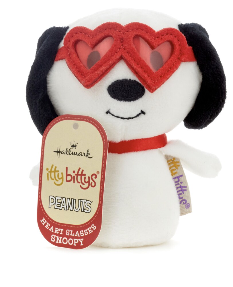 Amazon.com: Hallmark Peanuts Holiday Plush Toy, 6